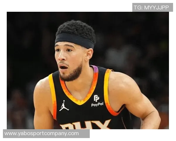 布克强调球队拼搏精神防守能力提升助力胜利 布克强调球队拼搏精神防守能力提升助力胜利