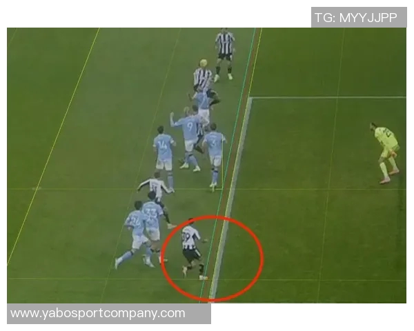 瓜帅赛后与摄影师发生争执对拍摄内容表示不满引发关注 瓜帅赛后与摄影师发生争执对拍摄内容表示不满引发关注