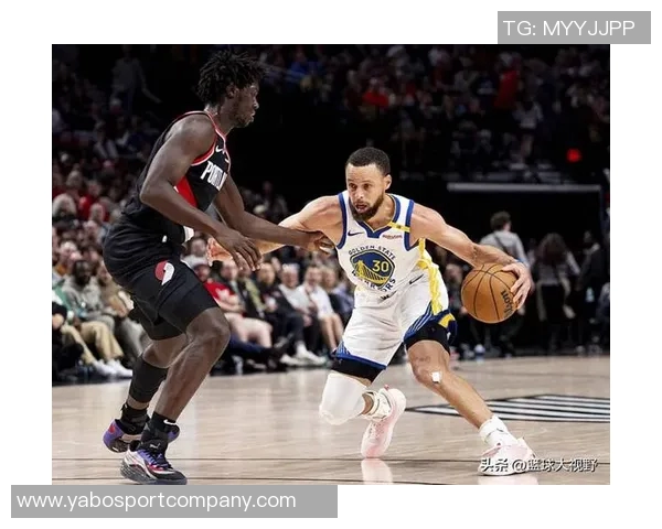 库里第二节狂轰三记三分克林根无奈束手无策太狠了 库里第二节狂轰三记三分克林根无奈束手无策太狠了