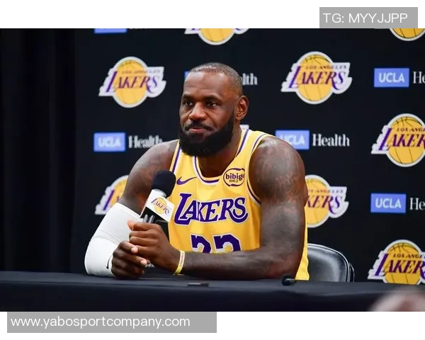 詹姆斯赛季首秀后身体状态良好期待恢复健康重返巅峰